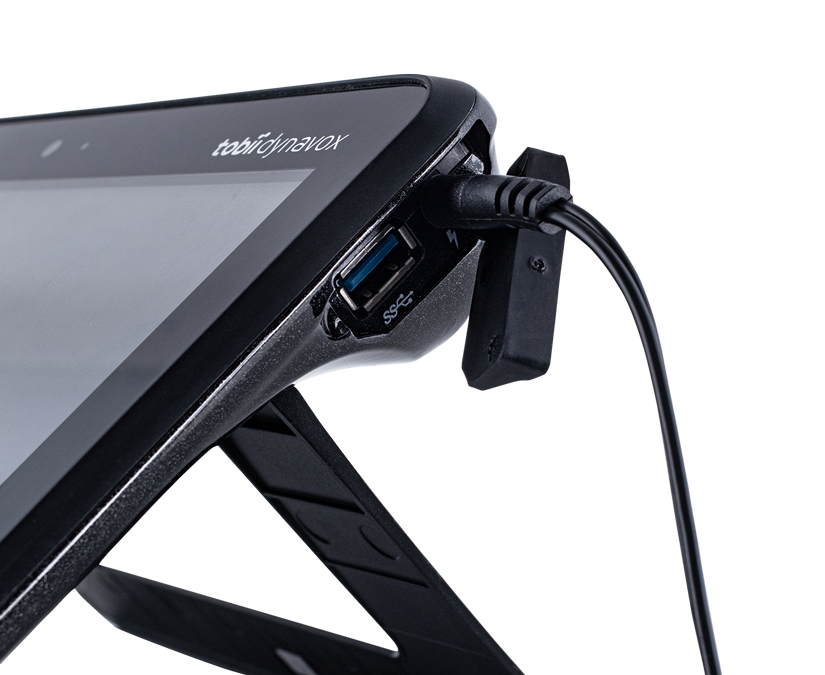 Fuente de alimentación de I-110 de Tobii Dynavox conectada