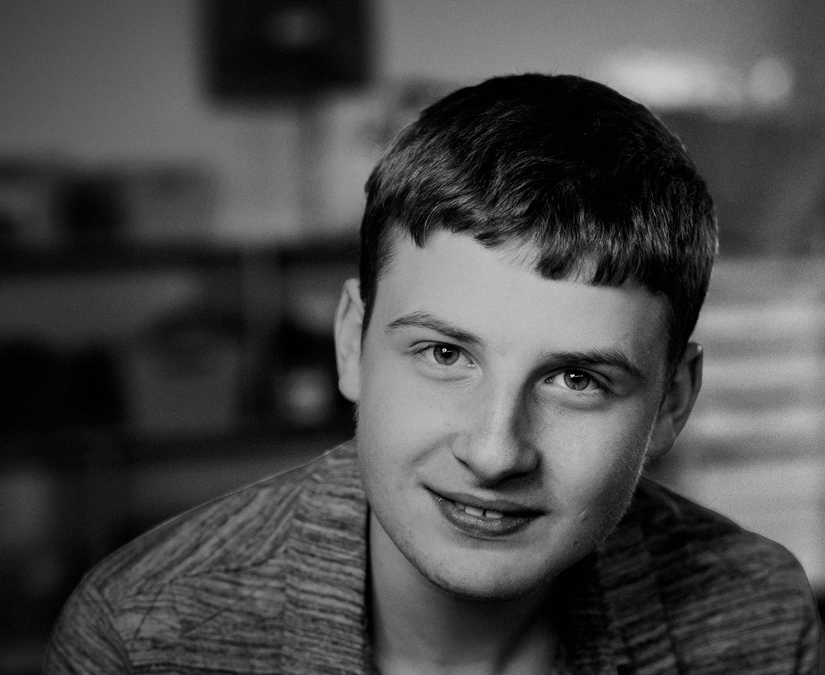 Persona usando el Eye-R de Tobii Dynavox 